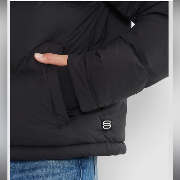 Aritzia Super Puff Shorty - Picture 4 of 4